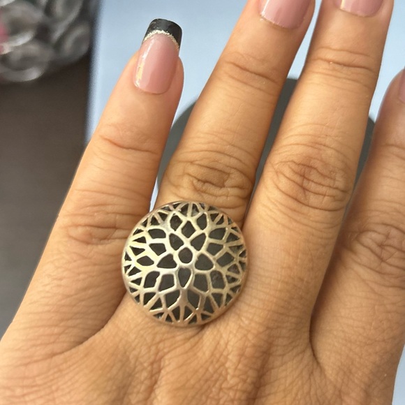 Silver ring - Picture 2 of 3